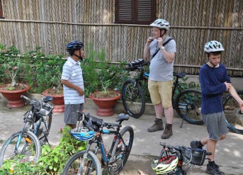 Cycling Tour from Saigon to Phnom Penh 3 Days